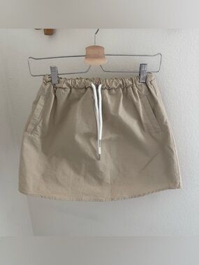 Tan beige mini skort skirt with drawstring waist pockets sporty minimalist